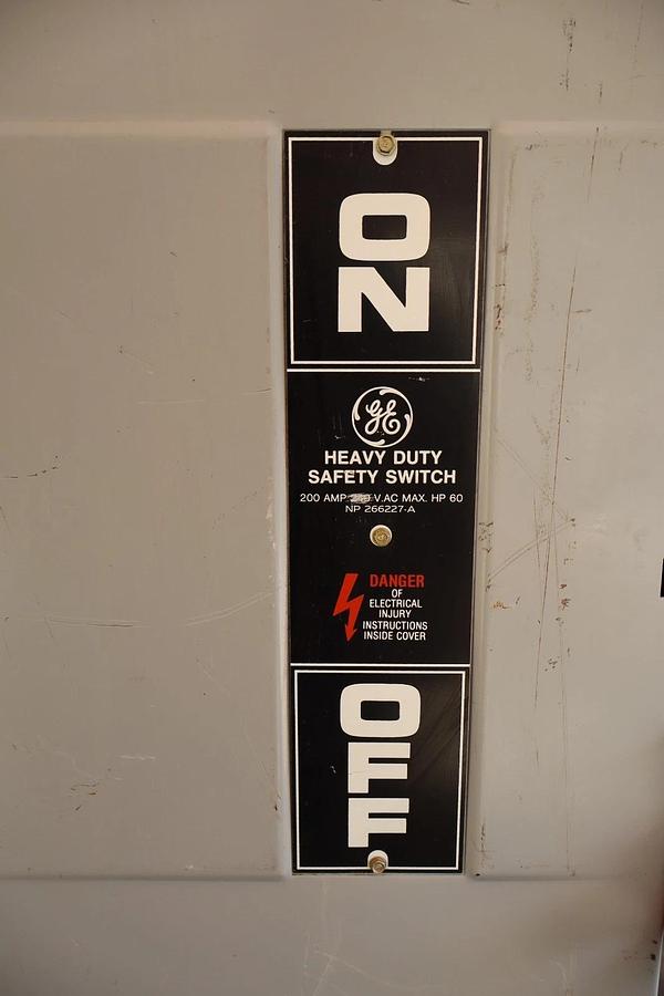 GE 200A Safety Switch Non-Fusible Enclosure Disconnect 250VDC THN3364 3Pole