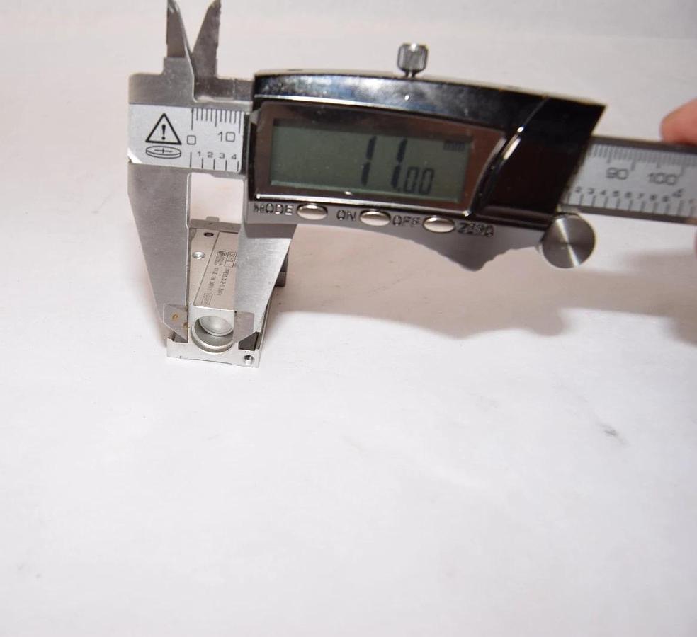 Used SMC Pneumatic Finger Cylinder MHZ2-10D MHZ210D