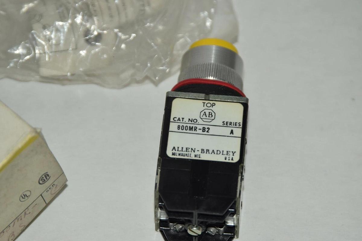 (NEW) ALLEN BRADLEY 800MR-B2BS 800MR-B2 Series A Yellow Push Button Switch
