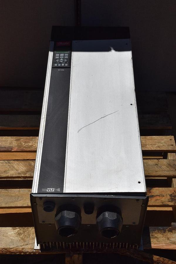Used Danfoss Graham Trane AC Drive 178F1685 VLT5102PT5C54STR0DLF30A30C0 100HP