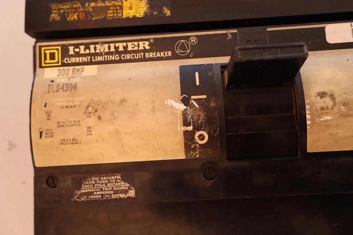 Used Square D I-Limiter Circuit Breaker 300 Amp IL34300 300A Frame 3Pole