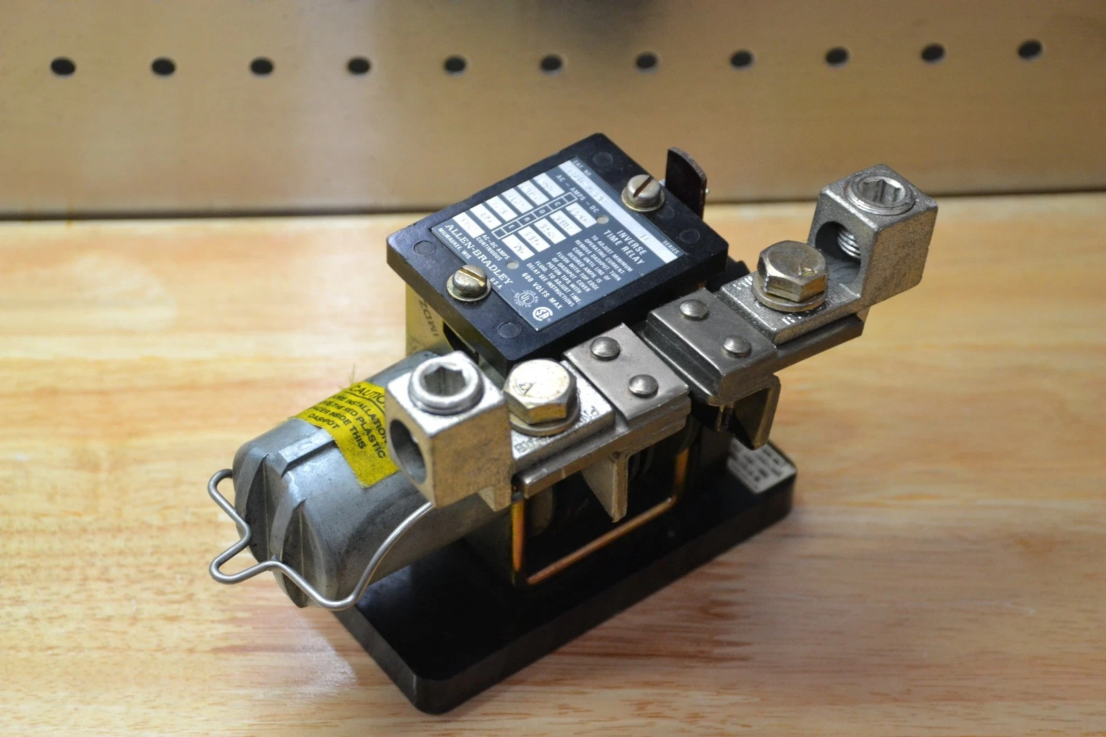 Used Allen Bradley Inverse Time Relay  810-A22C ser B 810 A22C B 810A22C