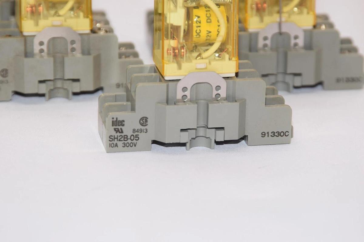 (NEW - Lot of 5) IDEC SH2B-05 10A 300V Base With RH2B-U 12Vdc Relay