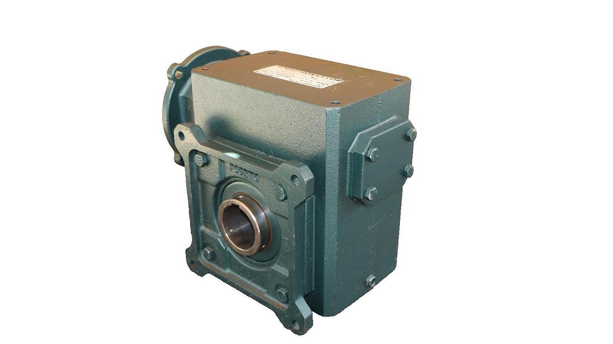 Speedtronics Gear Box Speed Reducer SPFHMQ230-15-2-1 15:1 (Cracked Flange)