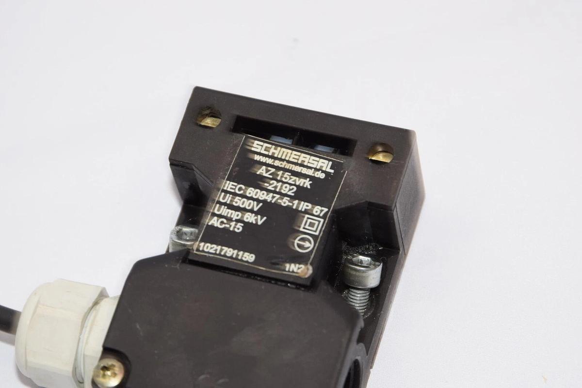 Used SCHMERSAL AZ 15zvrk-2192 500V 6kV Safety Switch
