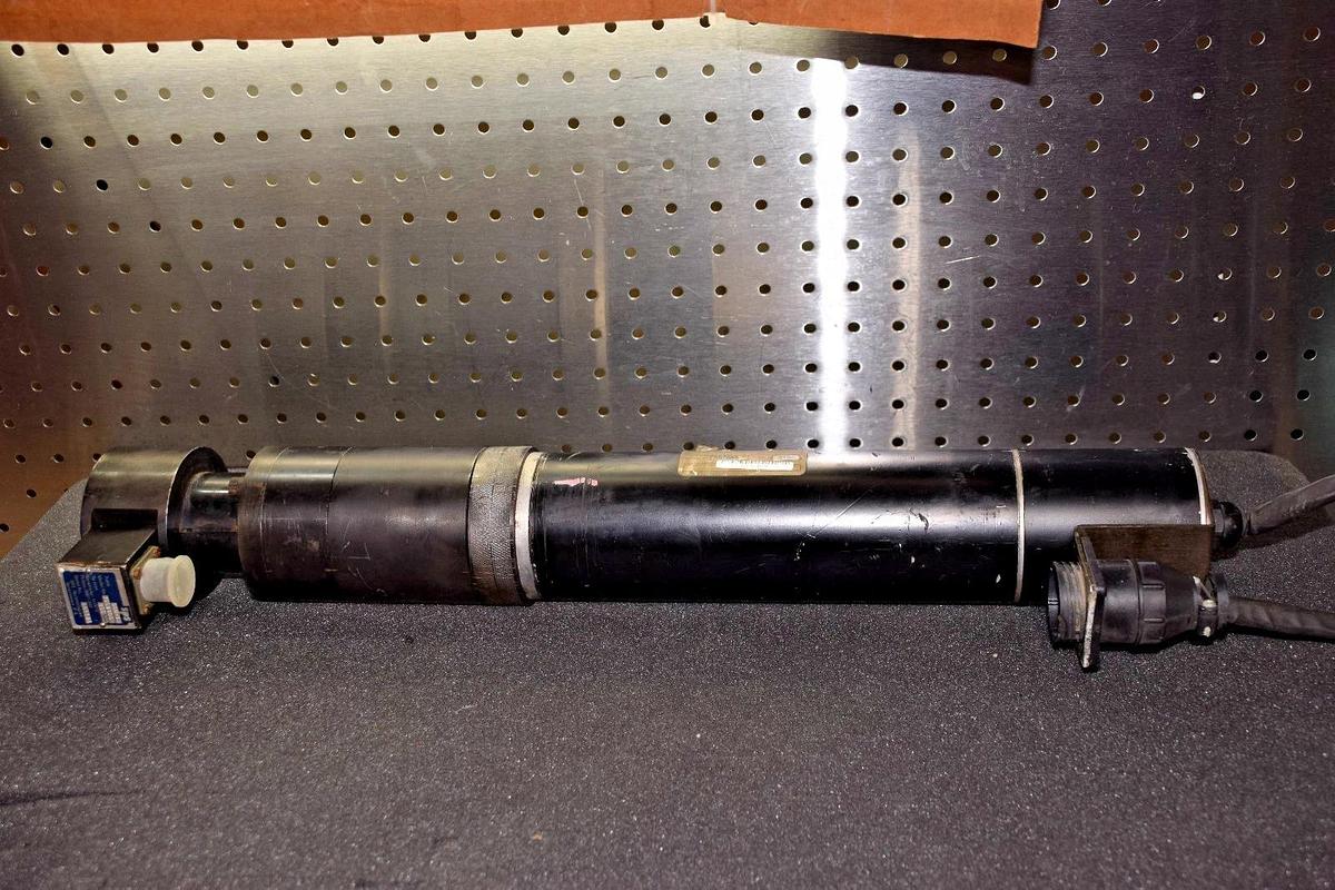 Used PACIFIC SCIENTIFIC R37SMNA-R2-NS-02 7002905 1.9 Ohms BRUSHLESS SERVO MOTOR