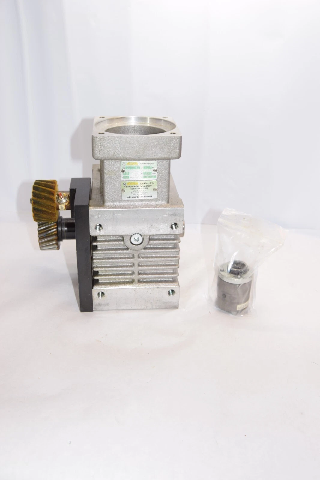 Used ATLANTA 58 84 509 635kw 4000U/min Gear Reducer *Chipped*