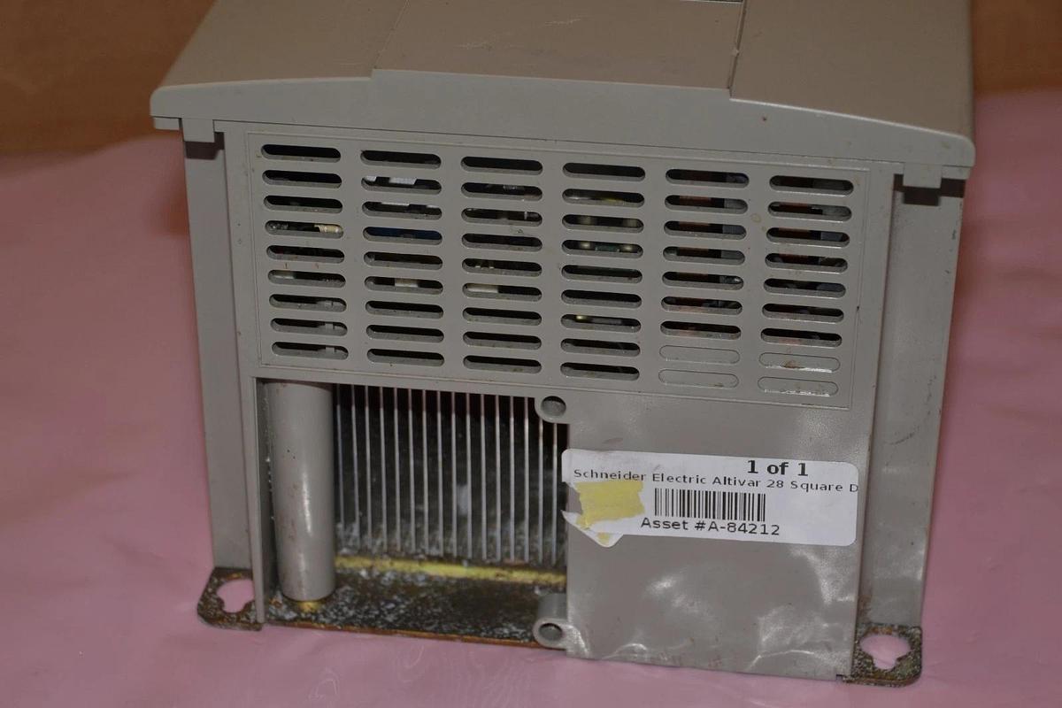 Used SQUARE D / SCHNEIDER ELECTRIC ATV28HU90N4U 7.5HP 460 VAC ALTIVAR 28 DRIVE