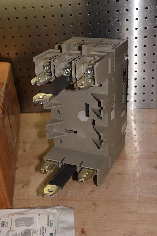 (New) MERLIN GERIN NSJ600a breaker  NJHN36000S60ABSO 600  600 A 600AMP 600 AMP