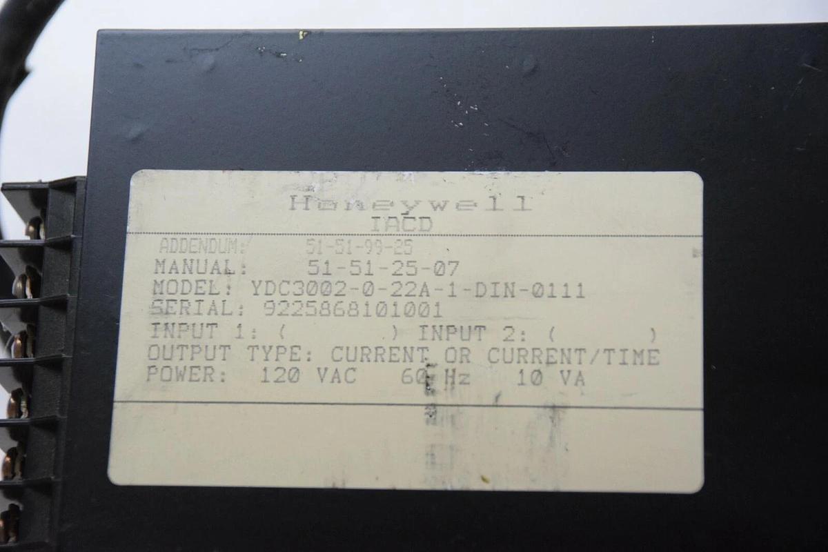 Used Honeywell Temperature Controller YDC3002-0-22A-1-DIN-0111,  51-51-25-07, DC3002-