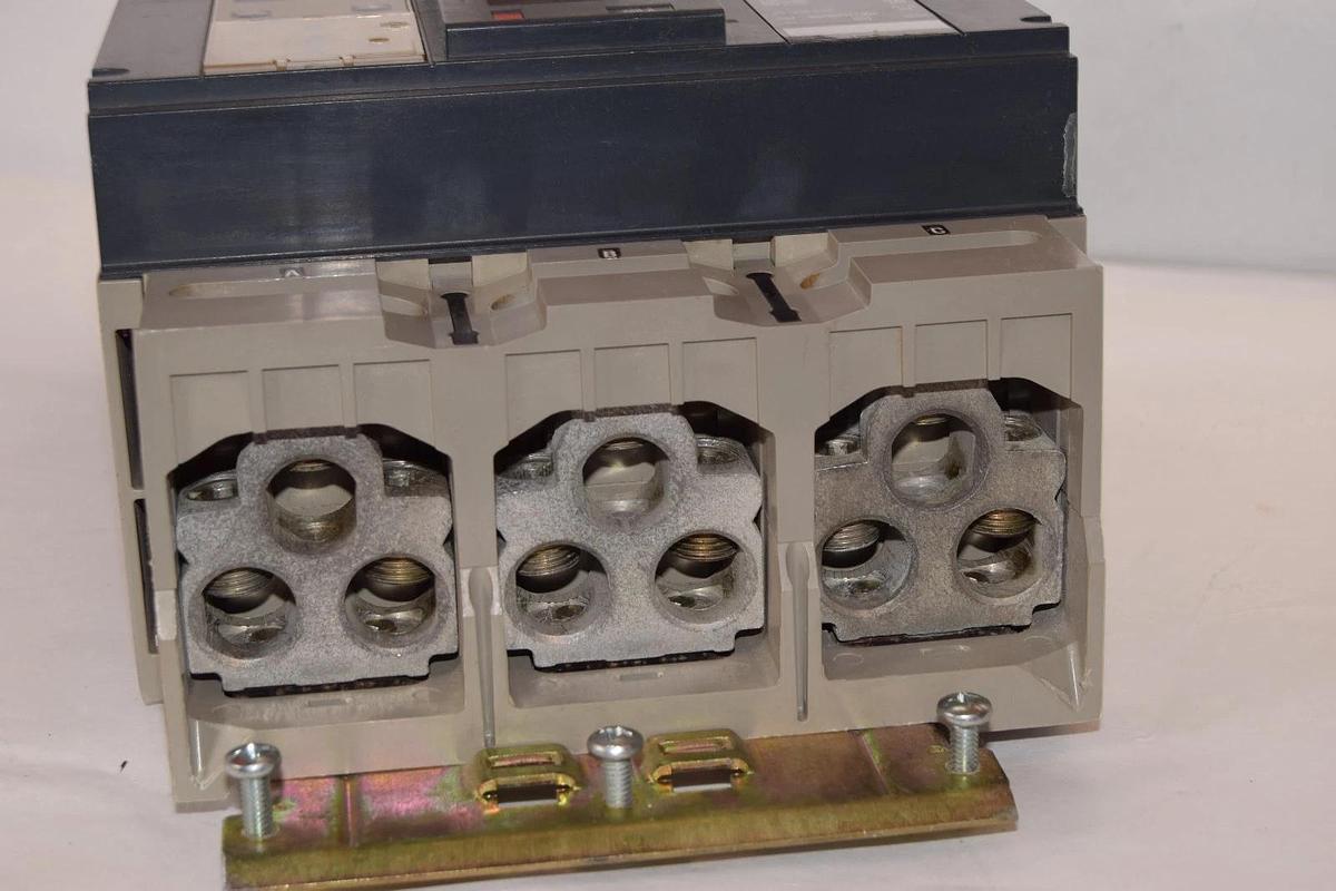 Refurbished Square D PowerPact 250A Circuit Breaker PL250 PLA34025CU44A PLA34025 250 Amp 3P