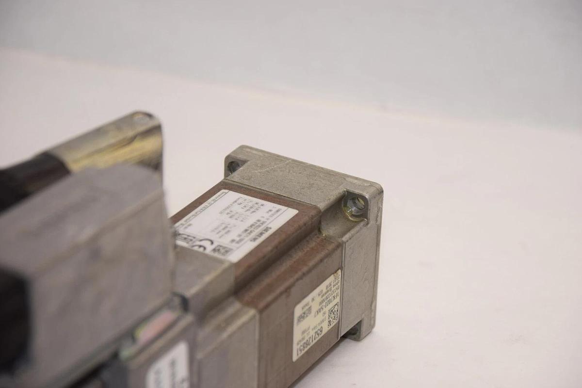 SIEMENS 1FK7022-5AK71-1DG0 ,  1FK7022-5AK71 9mm Shaft Servo Motor
