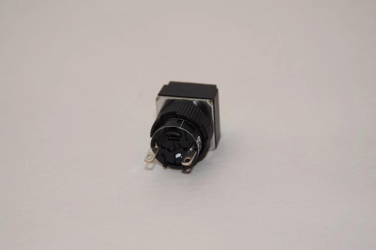 (6) FUJI AH165-ZSGE2 AH165-ZS 24V Green Square Pushbutton Command Switch NEW