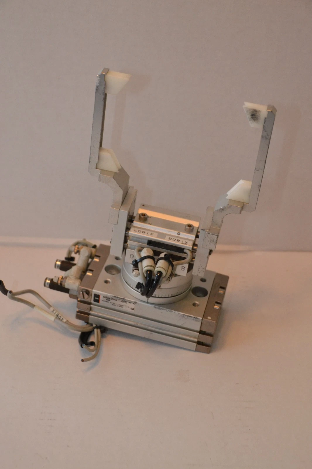 Used SMC Valve Rotary Actuator MSQB20HX-F9NL-X65 MSQB20HXF9NLX65 MHL2-100-X28