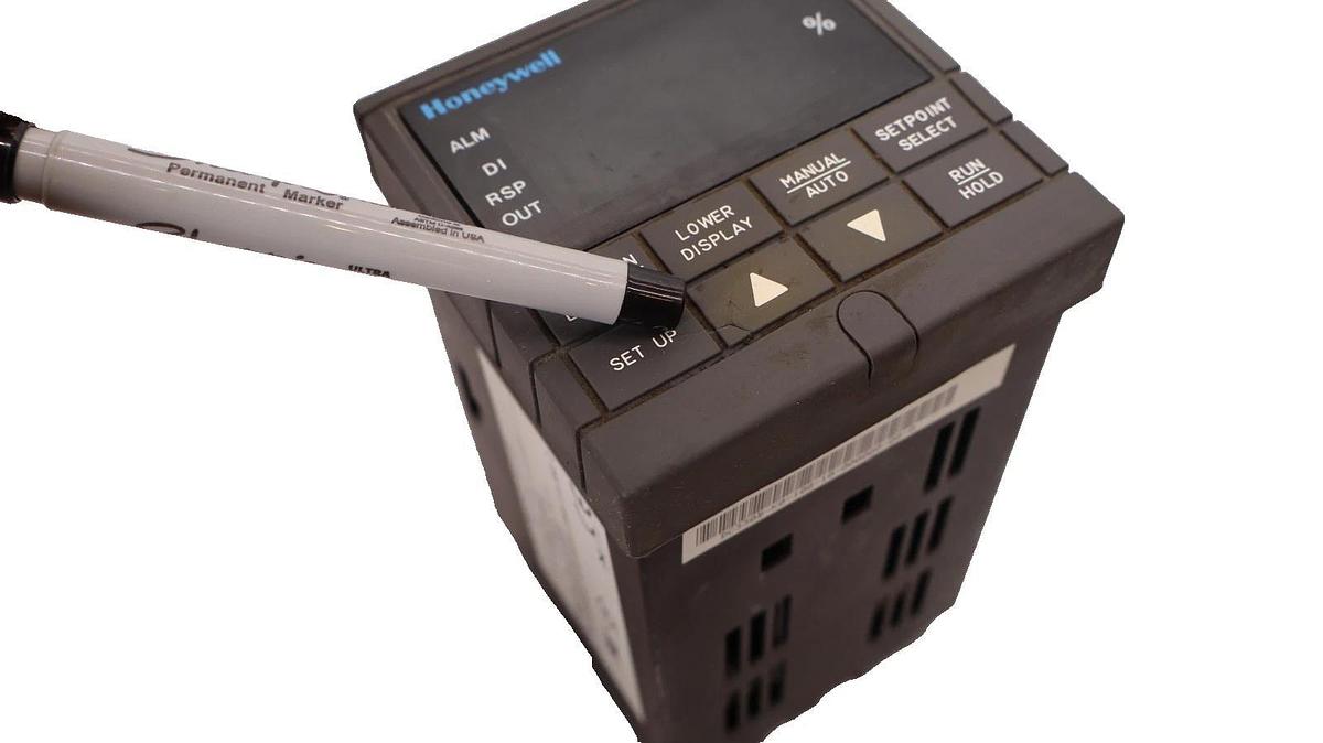 Used Honeywell Temperature Controller UDC3300 DC330B-K0-100-10-000000-00-0 (AS IS)