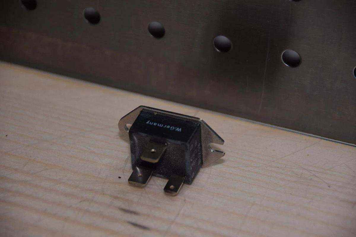 PHILIPS BUZ58 BUZ58A 1KV 3.6A TO 238AA NCHANNEL TRIAC NEW