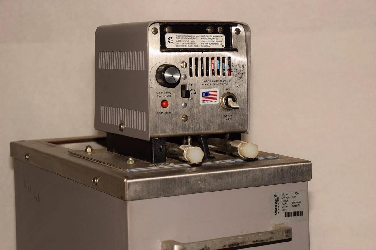 Used VWR SCIENTIFIC PRODUCTS 1160A 120V 60Hz 10.00A Heating/Cooling Circulator Bath