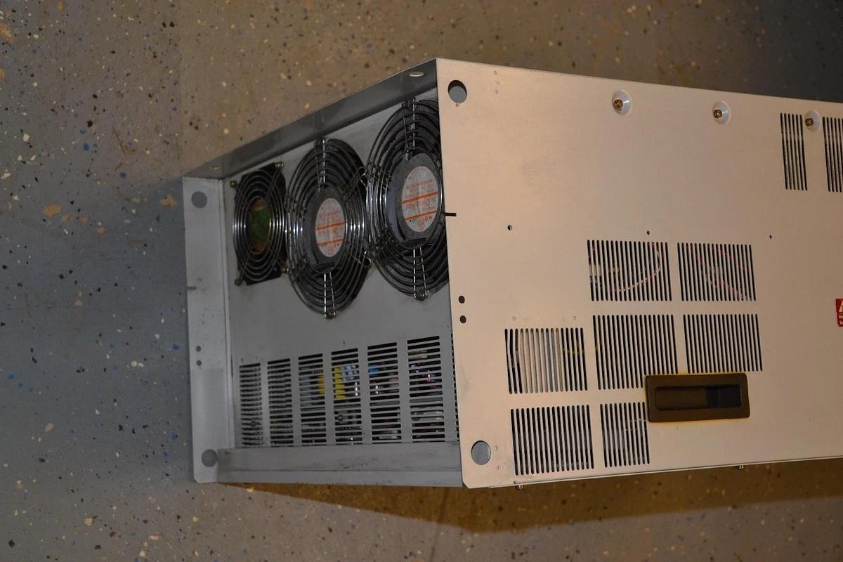 Used HITACHI J300-550HFU 3PH 50/60Hz 380/460V 75HP IGBT Inverter Drive J3U-550H L