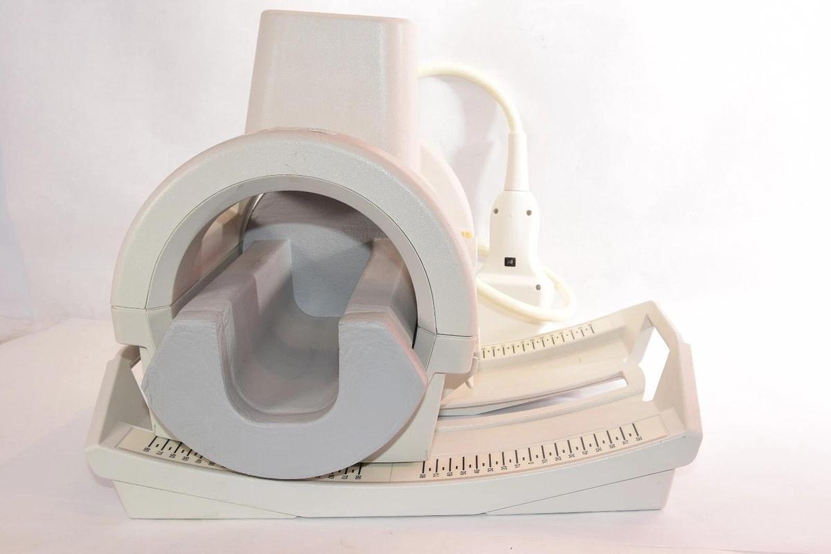 Used GE MEDICAL SYSTEMS LLC 5406350-2 , 4535-301-73591 , 4535-303-04741 Knee Coil