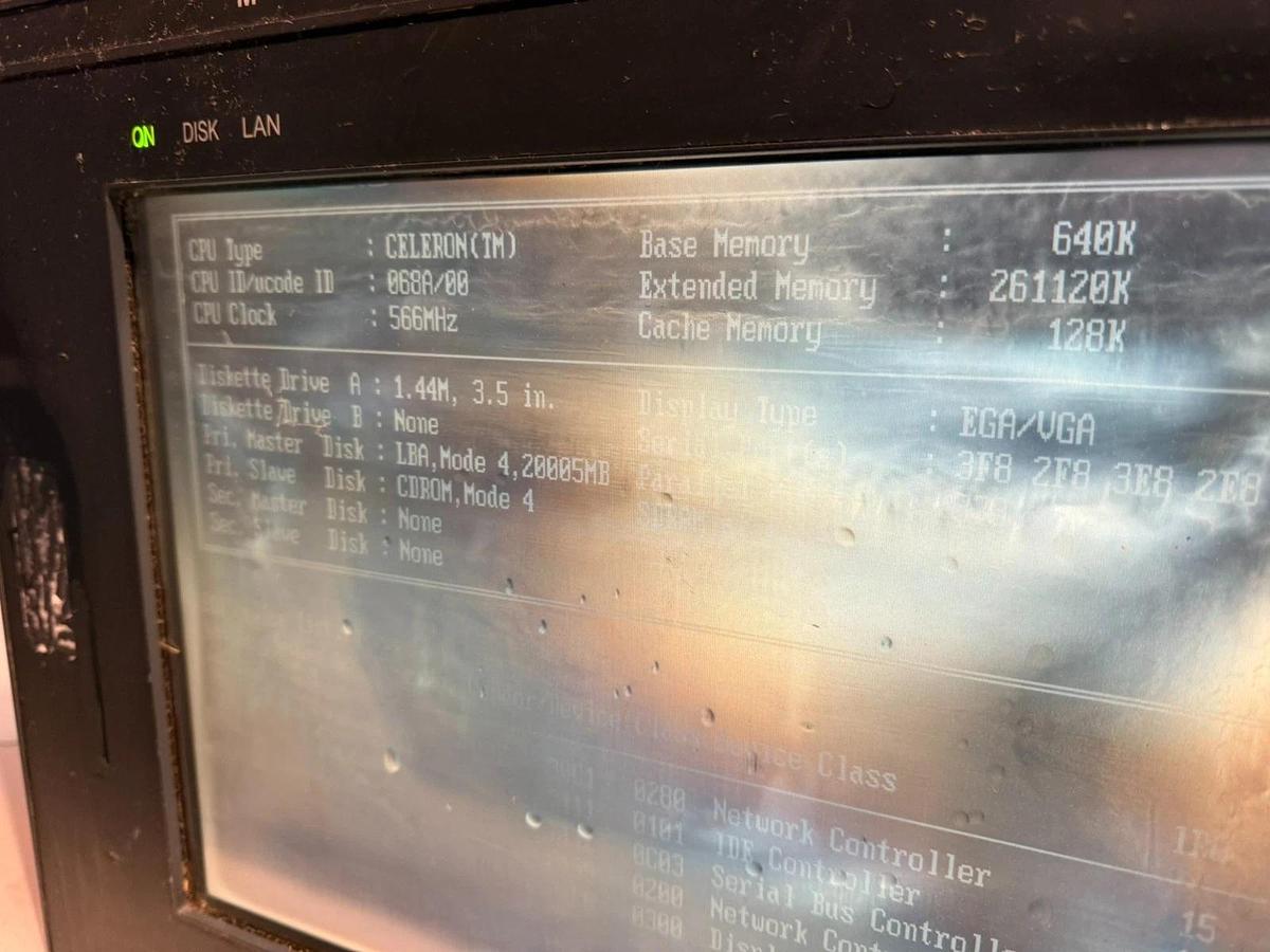 Used Schneider Electric Magelis iPC Control Box MPCBN02NAA0N Front Pane MPCNT50NNN00N