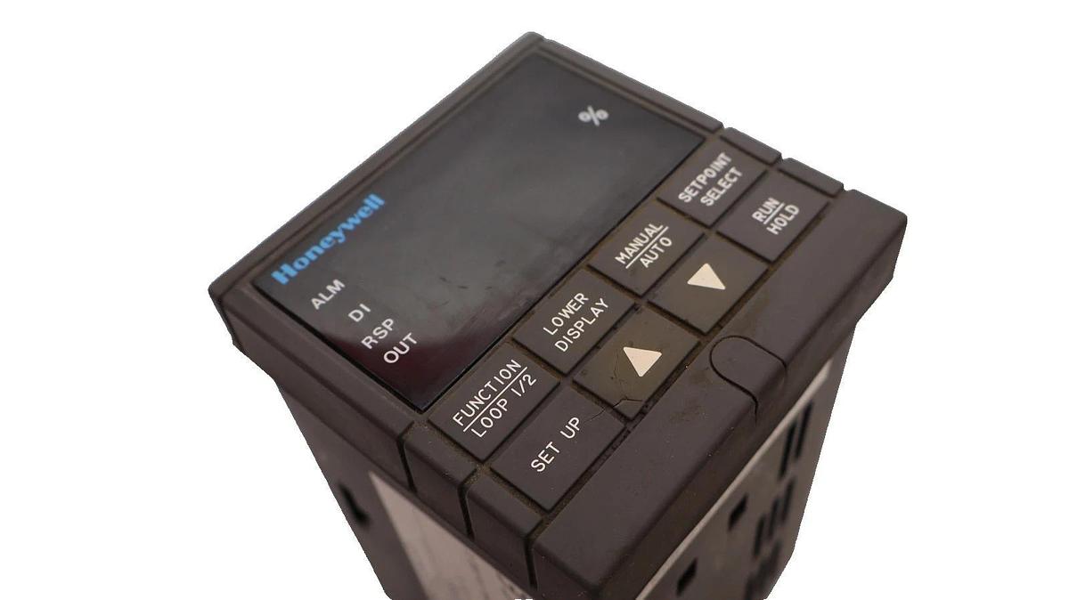 Used Honeywell Temperature Controller UDC3300 DC330B-K0-100-10-000000-00-0 (AS IS)