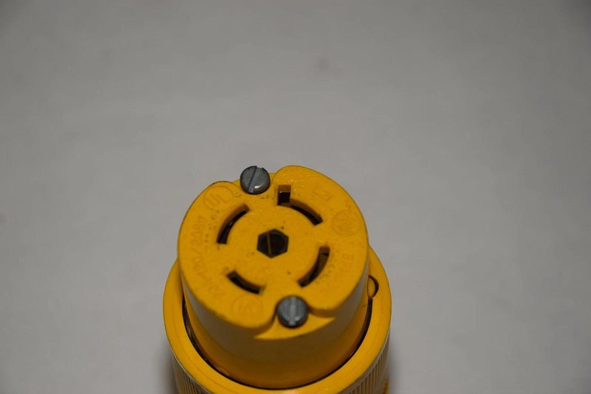 GE GENERAL ELECTRIC L21 20A 120/208V 3 PHASE FEMALE LOCKING PLUG NEW