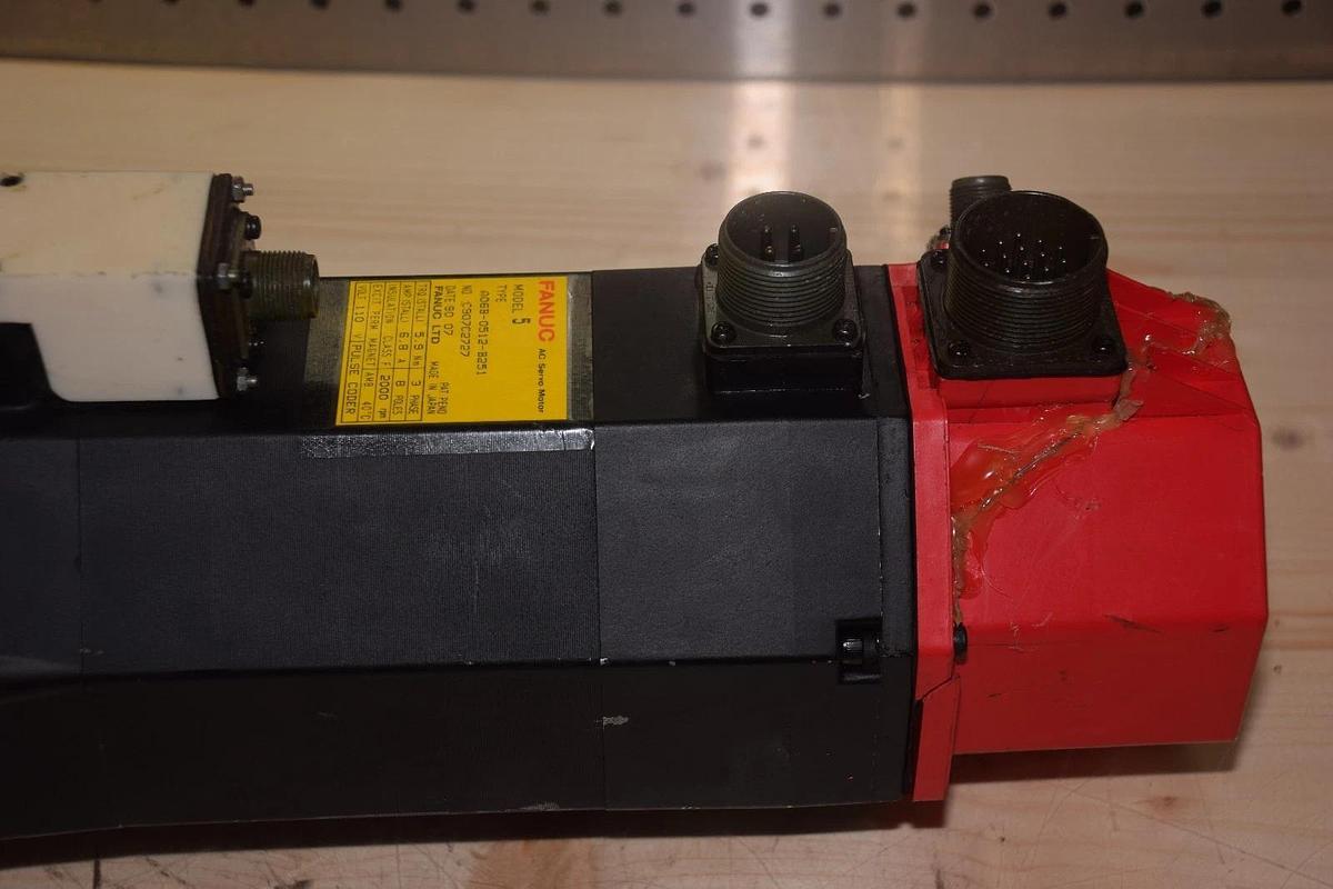 Used FANUC ROBOTICS AC SERVO MOTOR, Model 5, A06B-0512-B251, Coder A860-0320-T111