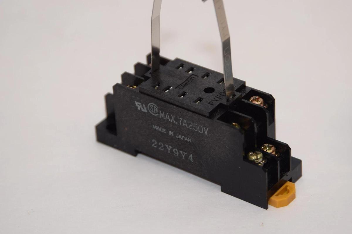 Used OMRON MY2 24Vdc 10A Relay With Base 22Y9Y4 , 7A 250V