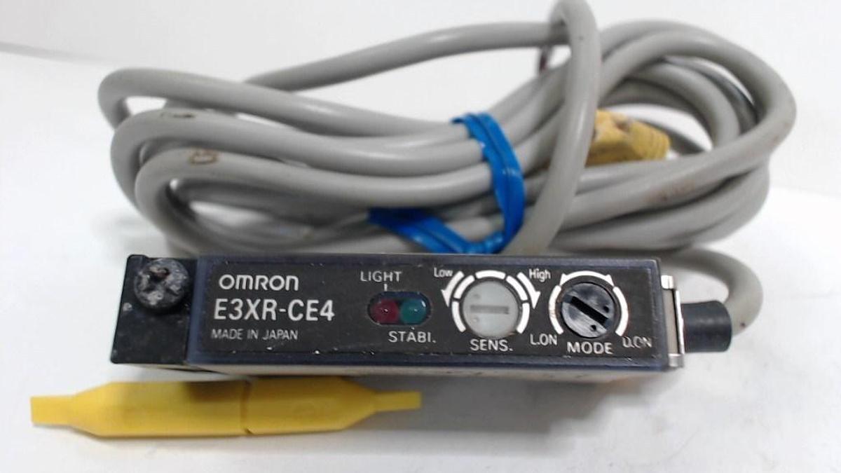 (NEW) OMRON E3XR-C4 E3XRC4 12-24Vdc Photoelectric Switch