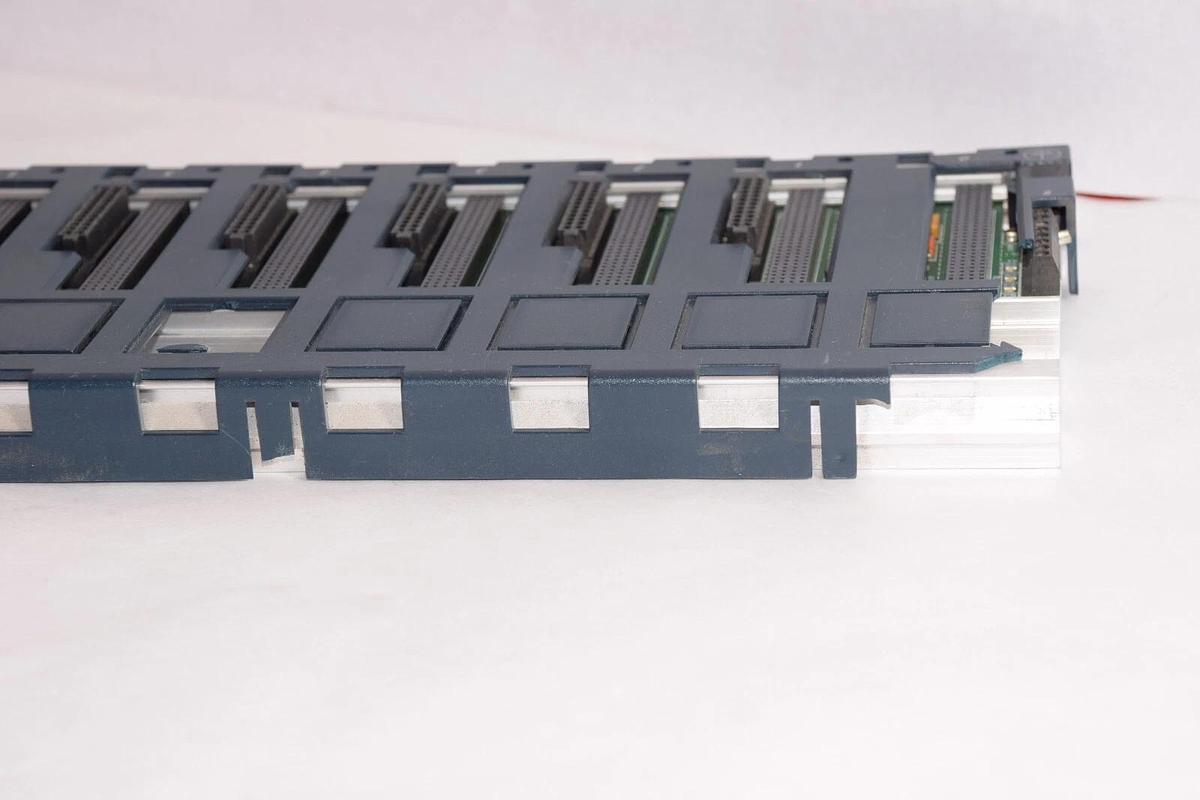 Used GE FANUC IC695CHS012-BA RX3i 12-Slot Backplane *Casing Cracked/Chipped*