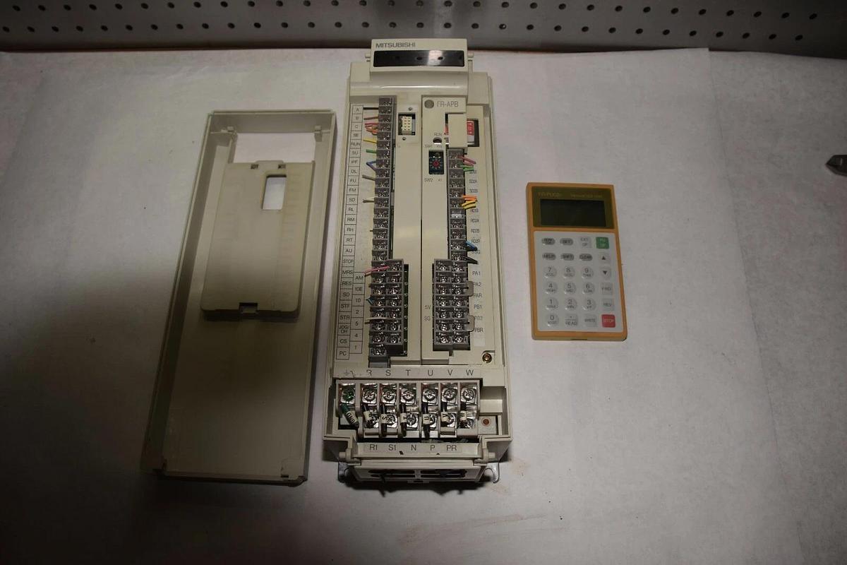 Used Mitsubishi Freqrol A-200 Inverter FR-A220-0.4K-TF2 FR-A220-0.4K-UL FRA22004KTF