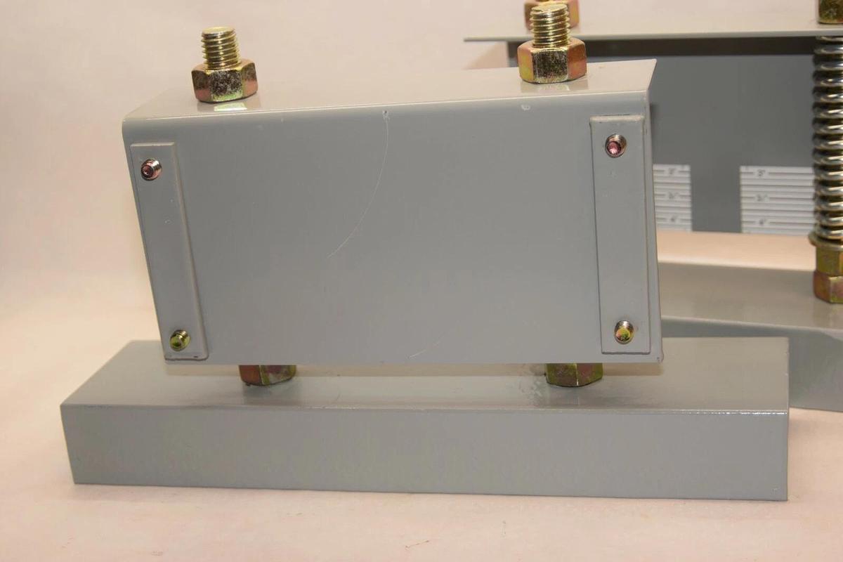 (NEW) EATON CUTLER HAMMER BVD1381G10 Vertical Mounting Hanger Assembly