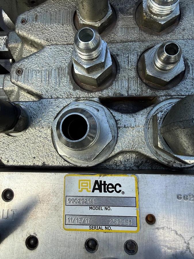 Used Altec 990292145, DB5195.800 Hydraulic Valve Block 7 spool Valve