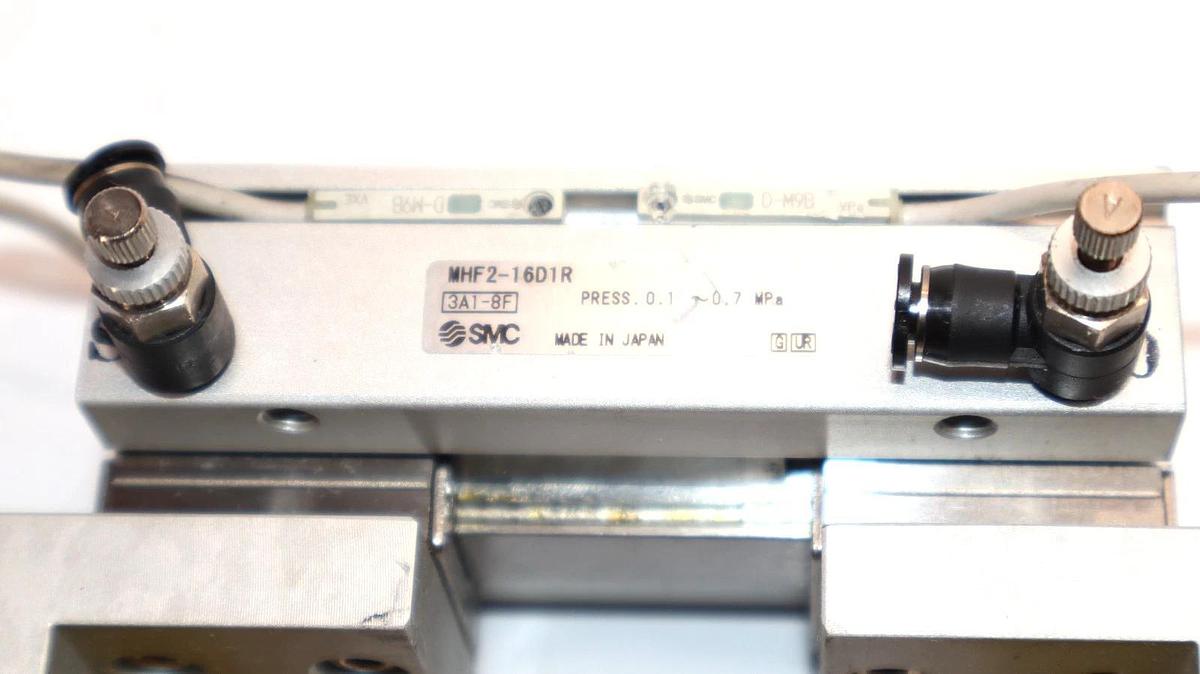 Used SMC MHF2-16D1R , MHF216D1R 0.1-0.7MPa Low-Profile Gripper Air Cylinder