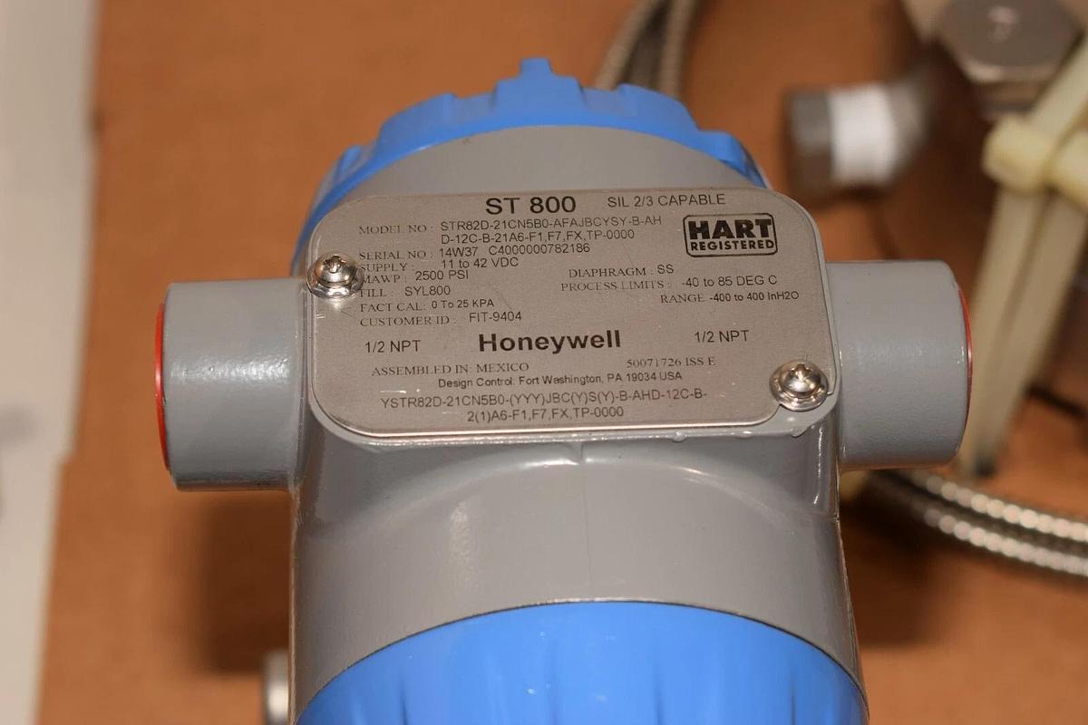 Honeywell STR800 DP Remote Seal ST800 YSTR82D-21CN5B0-(YYY)JBC(Y)S(Y)-B *NEW