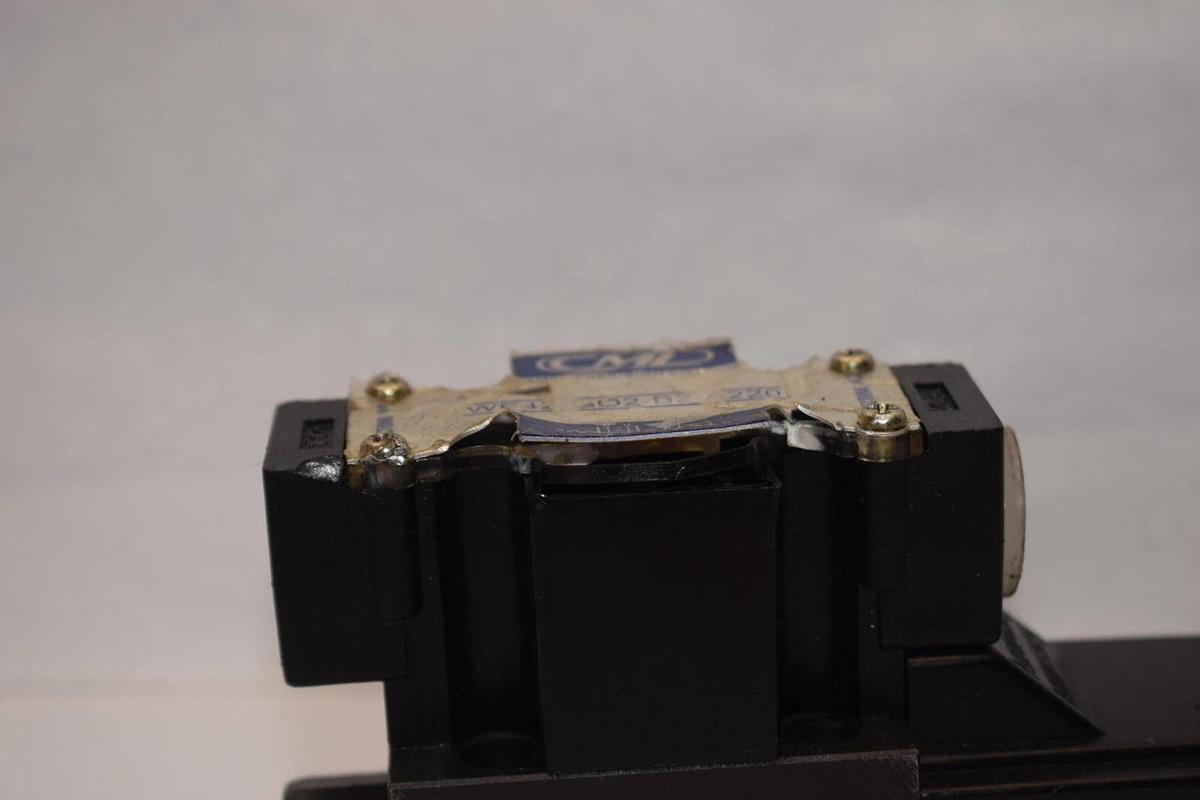 CML WE42-GO2-B2-A220 Solenoid Valve New - READ