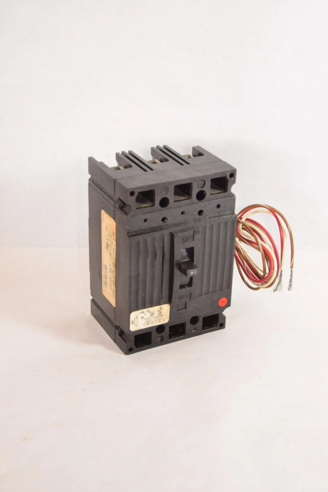 (NEW) GE GENERAL ELECTRIC TED134090 90A 90 Amp 3 Pole 480Vac Breaker *Chip*