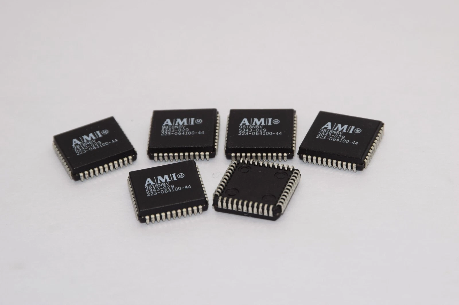 (NEW - Lot 6) AMI 5343-029 223-064100-44 9818NBV Programmable Logic IC