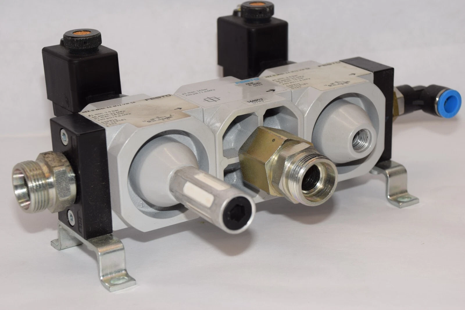 Used FESTO HEE-D-MIDI-24-M12-VW-SA On/Off Valve Assembly W/ Branching Module 164953