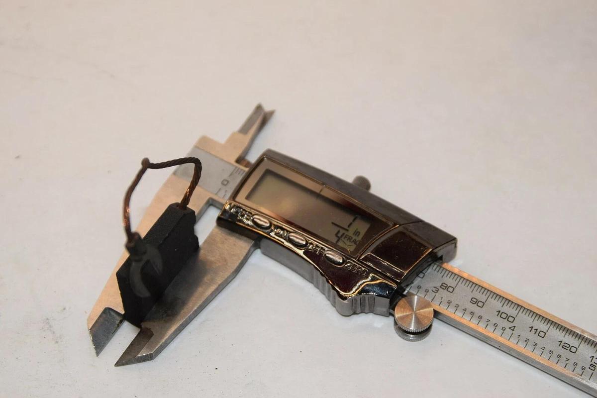 (NEW) SOUTHERN 614 #614 1-1/8" x 1/4" Carbon Brush