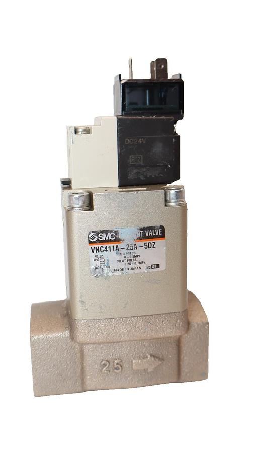 Used SMC 2-Way Solenoid Valve VNC411A-25A-5DZ VNC411A25A5DZ 0.25-0.7MPa