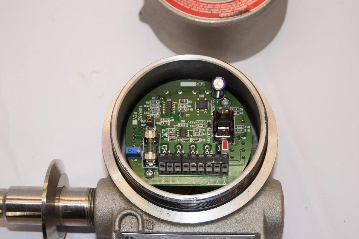 FOX INDUSTRIES SW100-C3F-AC Pressure Switch