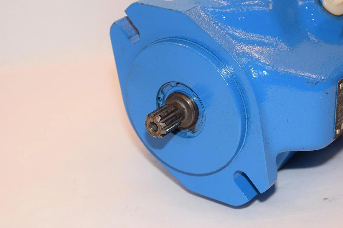 (NEW) REXROTH R910946934/000 A10VS018DFR/31R-PKC62N00 Hydraulic Pump