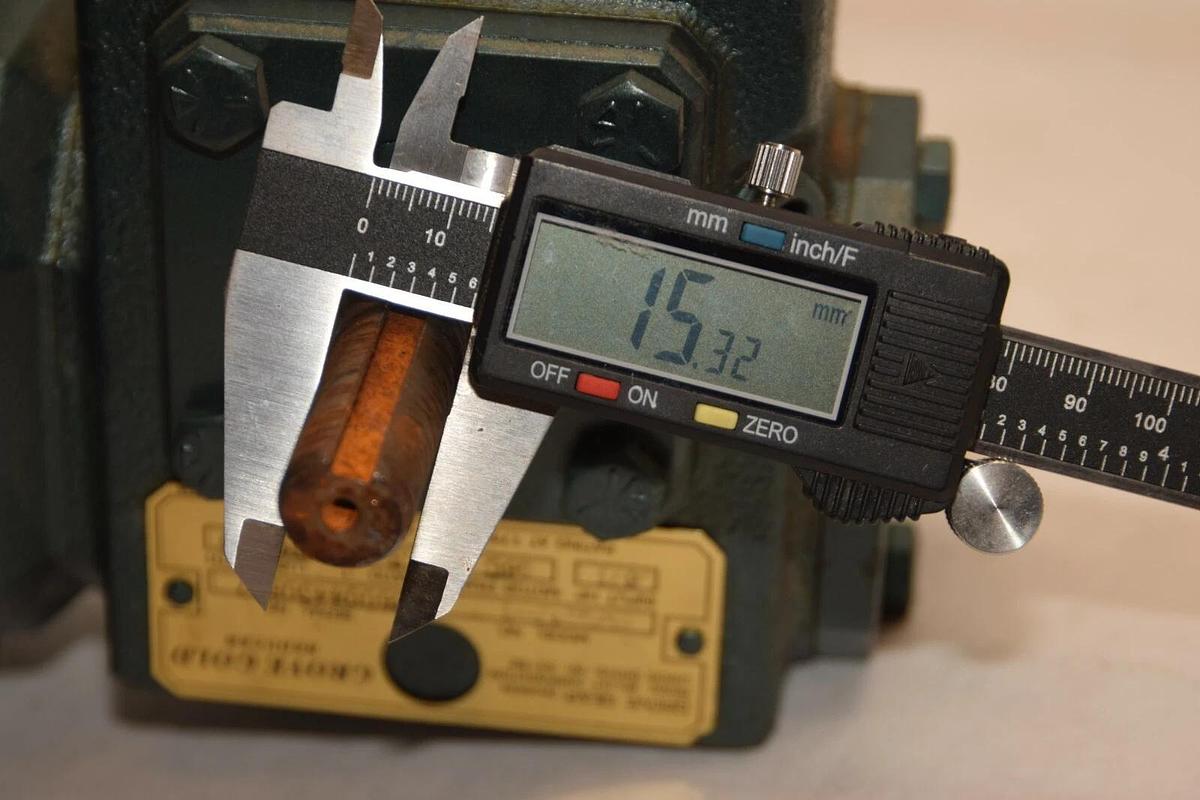 (NEW) GROVE GOLD DIVISION Dual Gear Reducer BMQ213-1 0.871Hp 7.5:1 1750rpm 56c