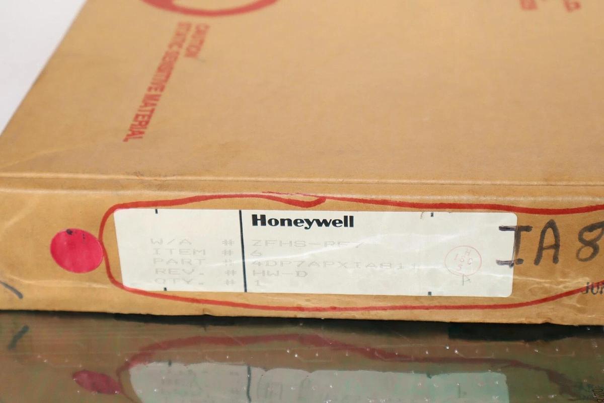 (NEW) HONEYWELL 4DP7APXIA811 Rev HW-D Circuit Board / Card