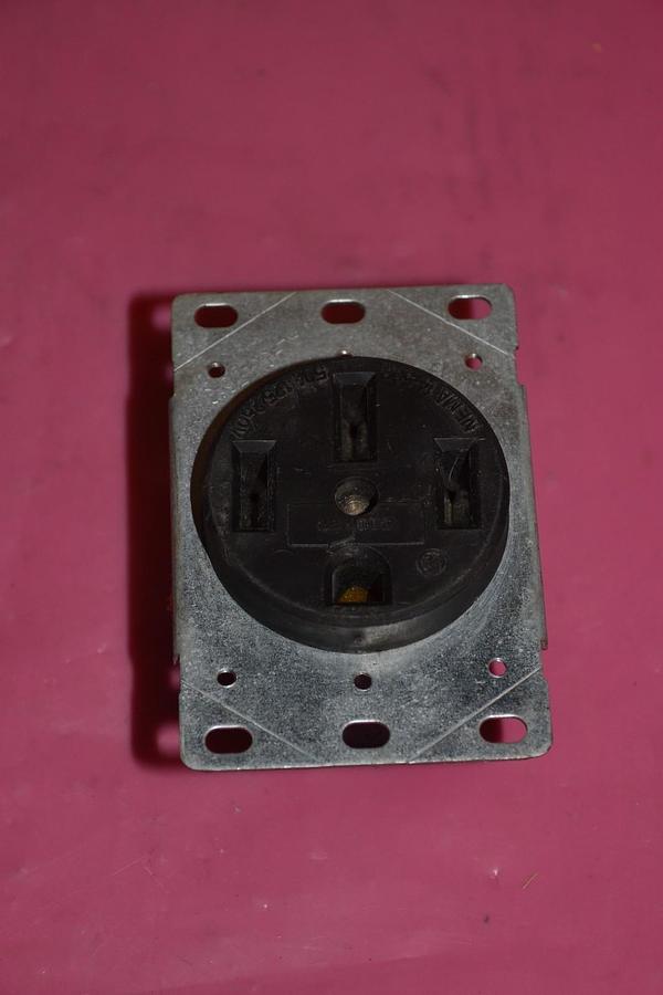 Used COOPER RECEPTACLE 4-50 R AL-CU AL CU ALCU 14-50R 50A 125/250V