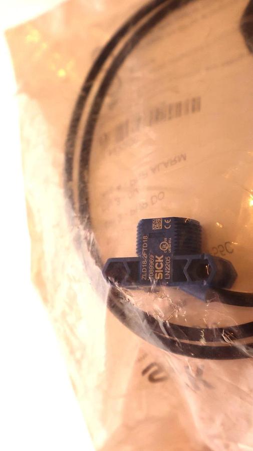 Sick ZLD18-2FTD18 , 1089969 10-30Vdc Photoelectric Sensor (New)