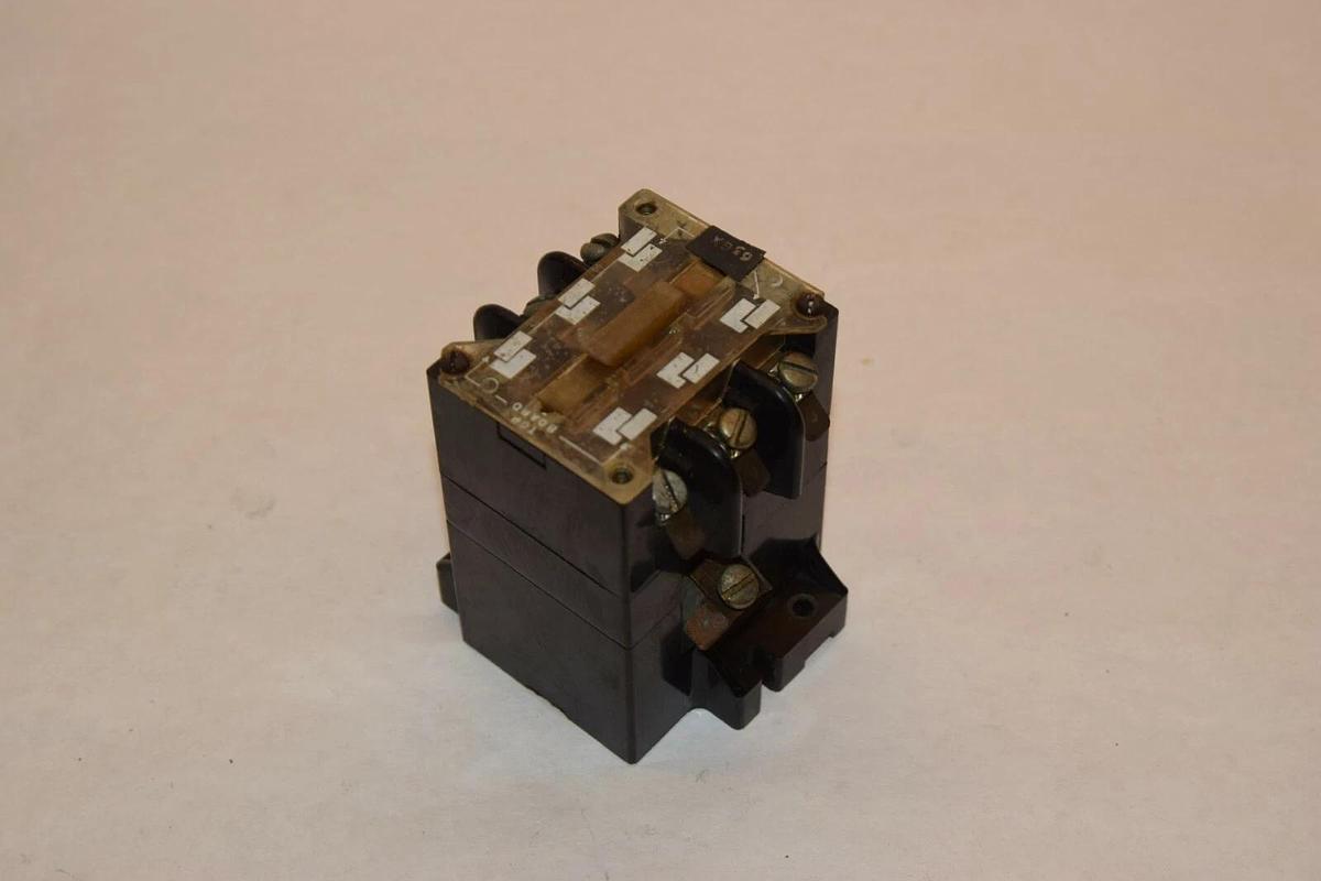 Used FURNAS ELECTRIC 46FB E30 46FBE30 D52516-1 115V COIL AND CONTACT
