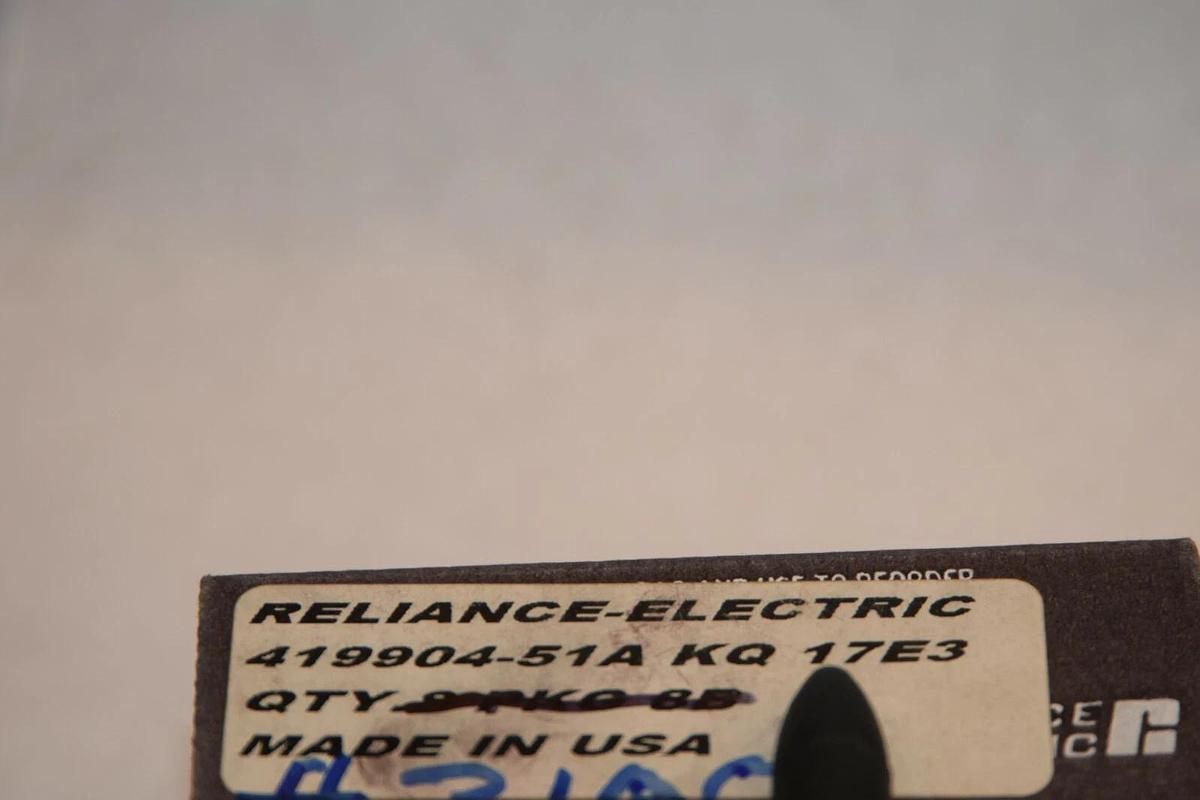 (NEW) RELIANCE 419904-51A 0451A Carbon Brush *ONE Brush*