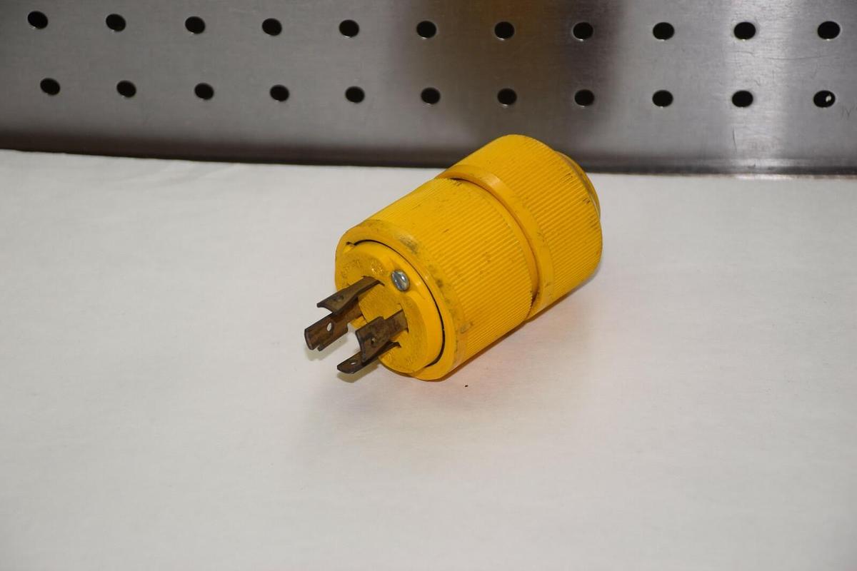 GE GENERAL ELECTRIC L15 20A 250V 3 PHASE LOCKING PLUG NEW